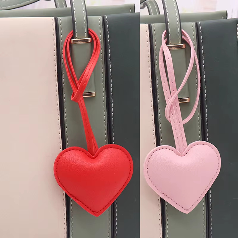Розово-красный брелок-сердце и – обзор и цена Bucket Bag Suede