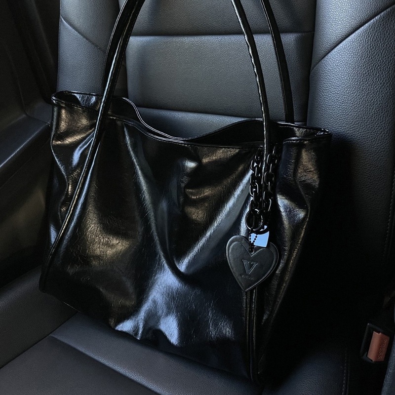 Новая сумка-тоут в форме сердц – обзор и цена Bucket Bag Suede