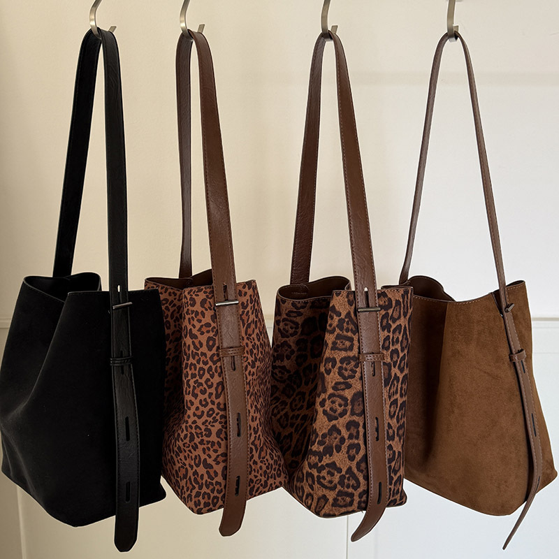 Сумка из искусственной замши I – обзор и цена Bucket Bag Suede