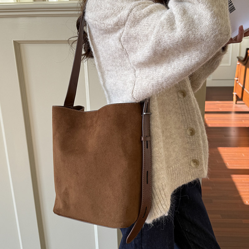 Сумка из искусственной замши I – обзор и цена Bucket Bag Suede