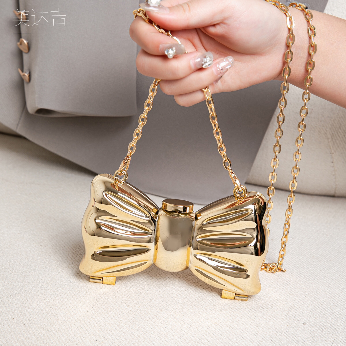 Глянцевая золотая металлическа – обзор и цена Luxury Bags Gold