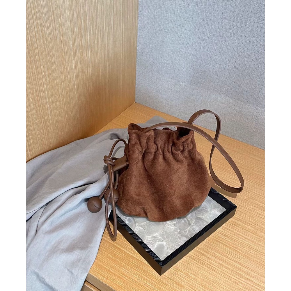 Винтажная женская сумка-мессен – обзор и цена Bucket Bag Suede
