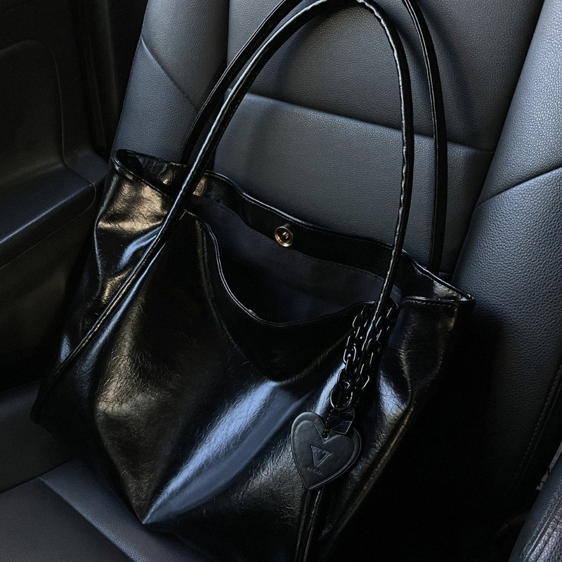 Новая сумка-тоут в форме сердц – обзор и цена Bucket Bag Suede