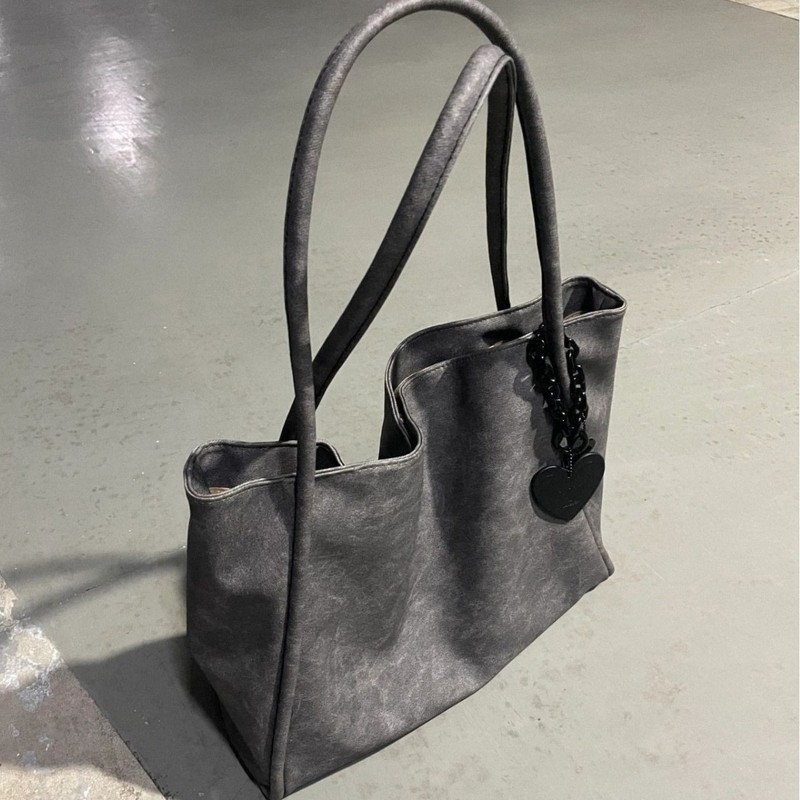 Новая сумка-тоут в форме сердц – обзор и цена Bucket Bag Suede