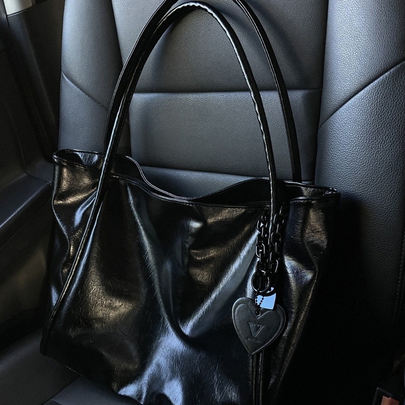 Новая сумка-тоут в форме сердц – обзор и цена Bucket Bag Suede