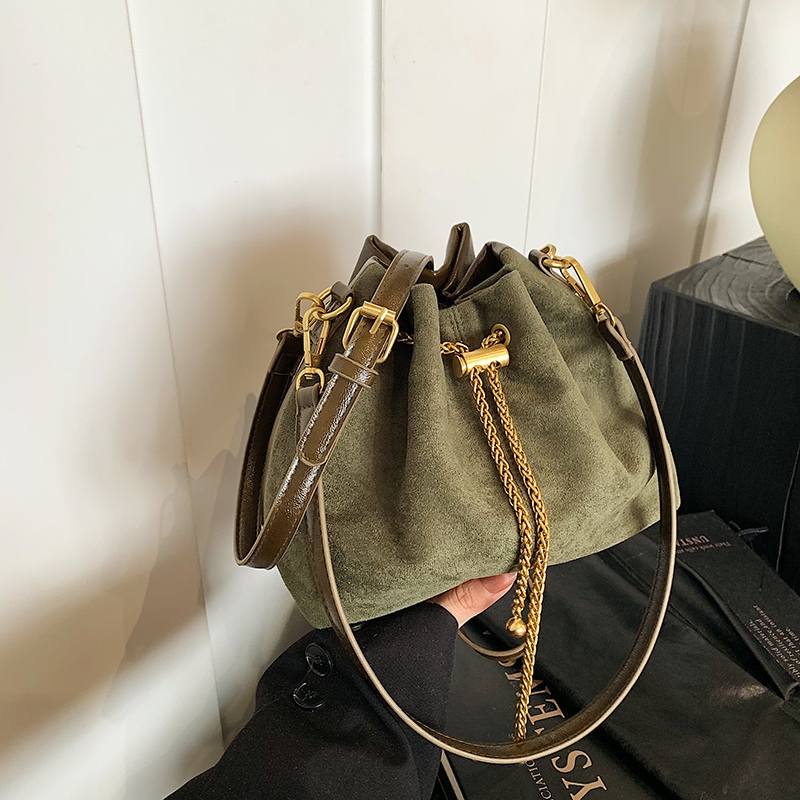 Модные женские сумки-кроссбоди – обзор и цена Bucket Bag Suede